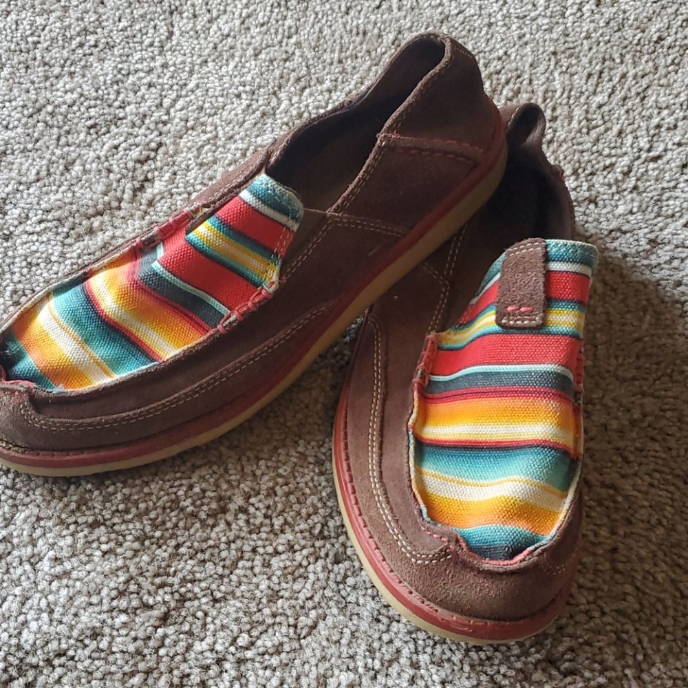 Ariat cruiser